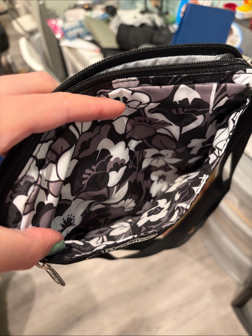 Lesportsac Black & White Floral Crossbody Shoulder Bag - Picture 4 of 5